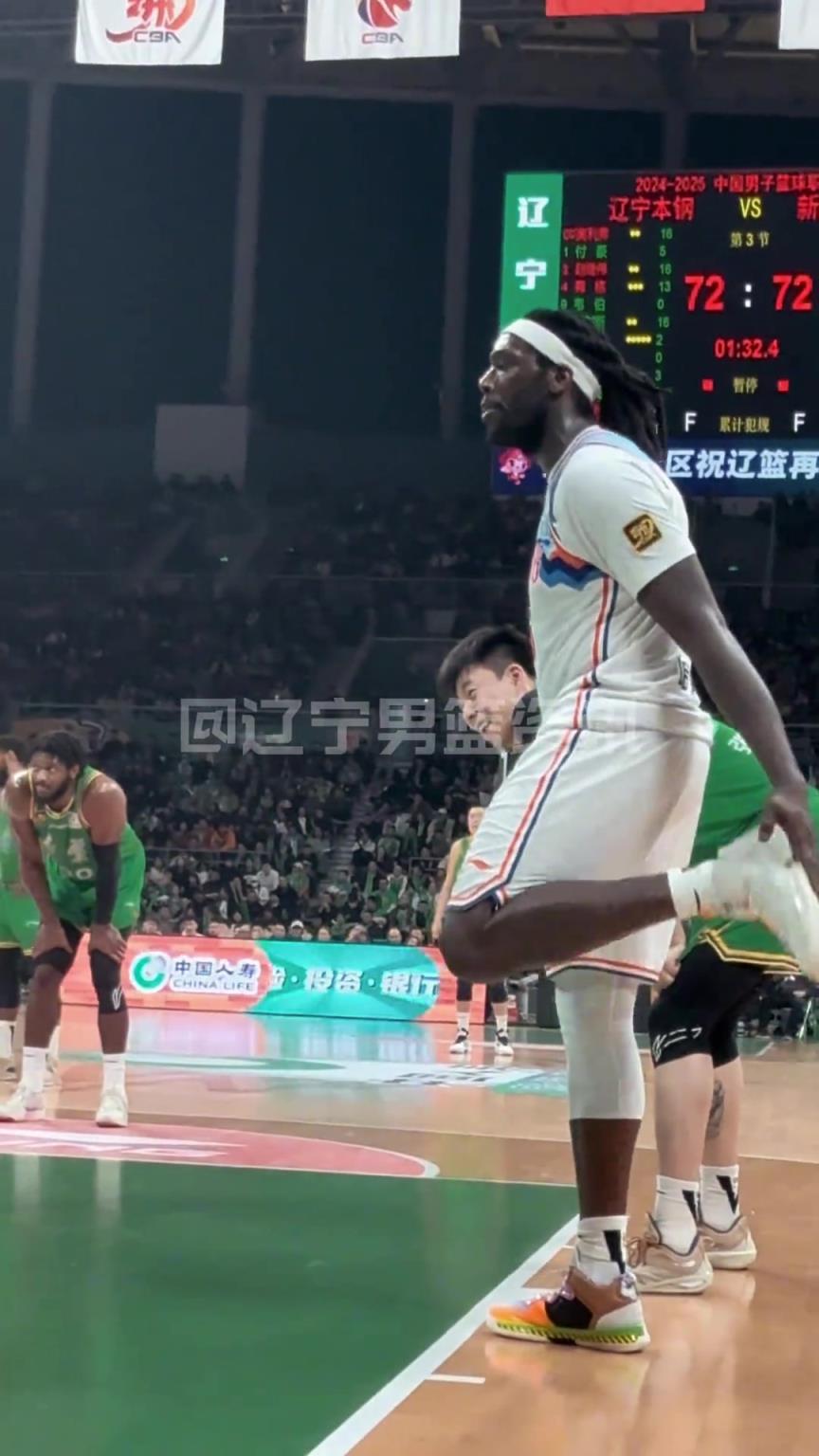 哈雷爾狂噴奧利弗：我會在澳洲干你小子！裁判吹T送他離場