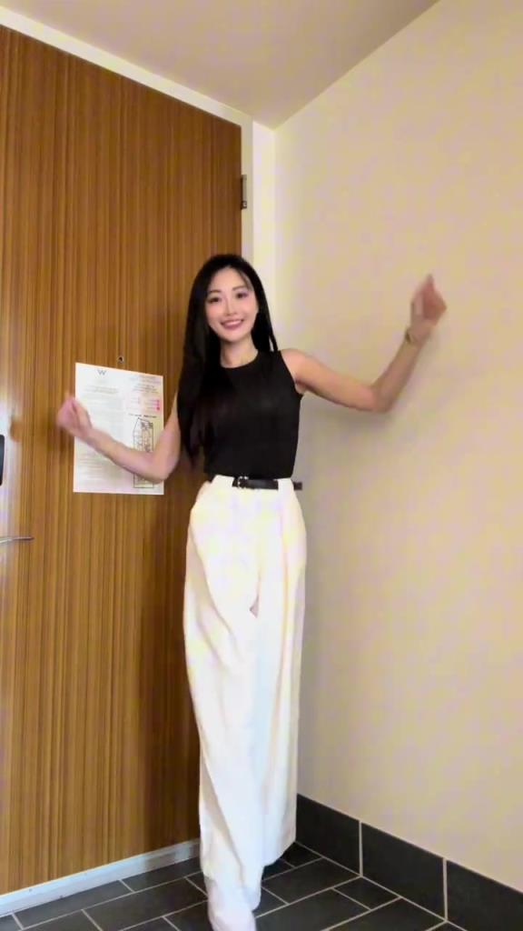 孟超曬自拍：常規(guī)賽正式收官啦，咱們季后賽見(jiàn)啦！