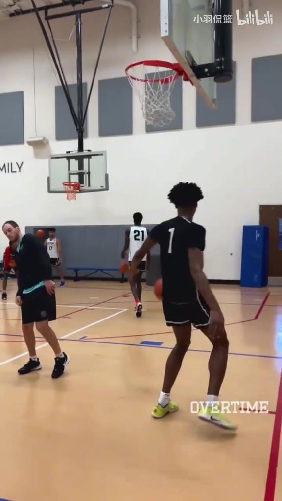 地表最強身體素質(zhì)？阿門扣籃簡直就像直升機起飛一樣！