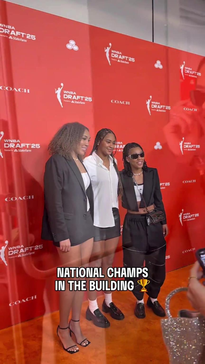 吧友們有喜歡的嗎？WNBA選秀大會上，到處都有靚麗的風(fēng)景線