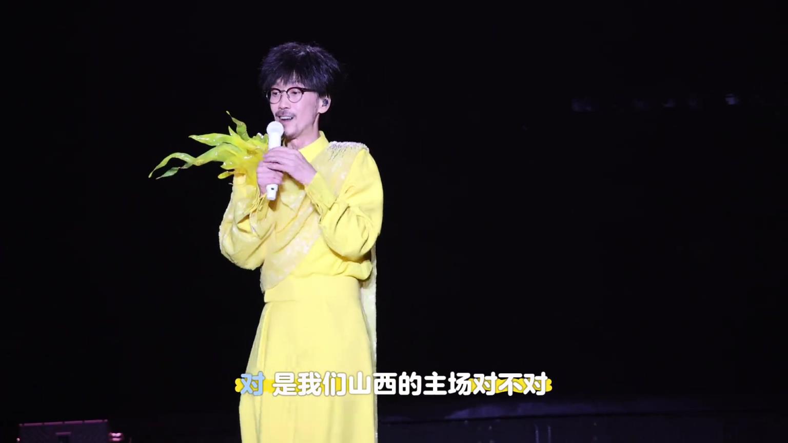 山西鬧他！周傳雄太原演唱會(huì)現(xiàn)場(chǎng)帶領(lǐng)歌迷為山西男籃加油助威