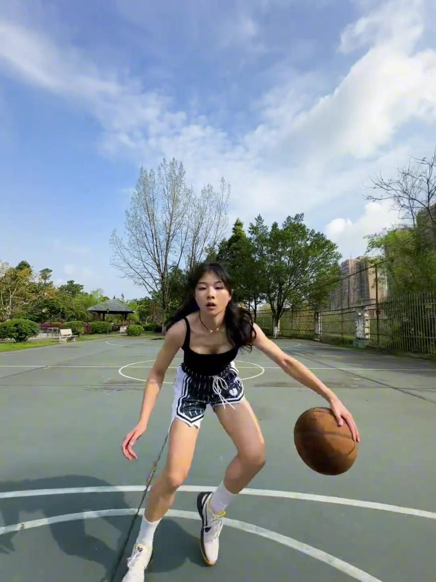 看著有點實力，敢背打我不？